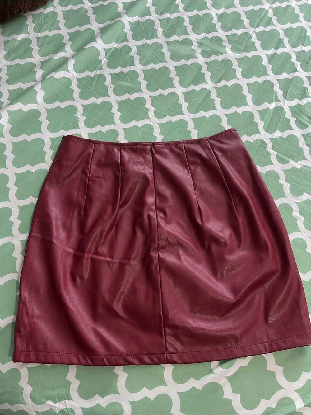 SHEIN Burgundy Faux Leather Mini Skirt with Front Slit